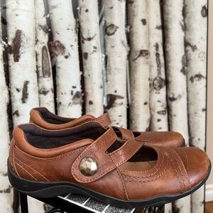 Brown Leather Mary Jane Shoes by Clark’s size 9